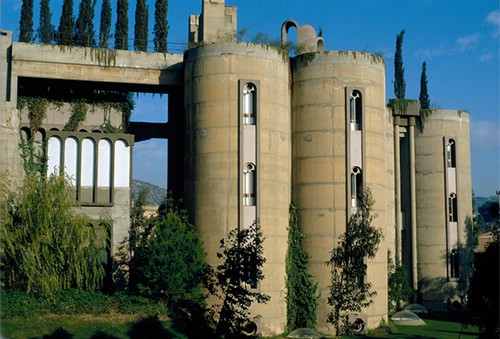 Архитектор превратил цементный завод XIX века в жилой замок